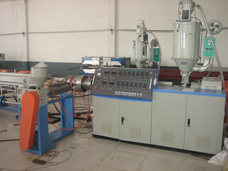 Apakah peranan extruder dalam barisan pengeluaran tiub PB?